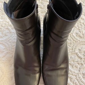 Short High heel Boots. Naturalizer. Dark Brown, Size 9 1/2.